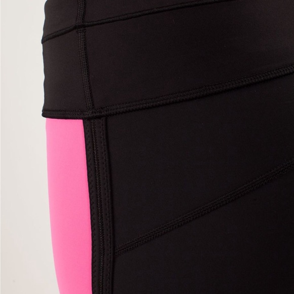 Lululemon Run: Pace Tight
Pinkelicious / Black / Parfait Pink - Size 6 - Picture 7 of 15